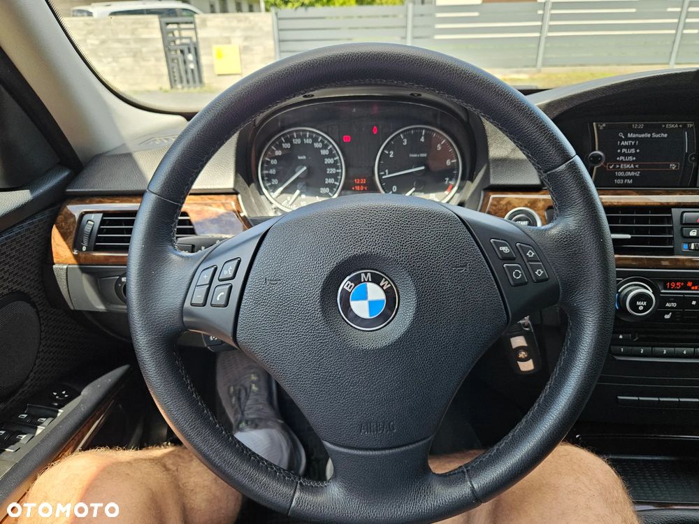BMW Seria 3 320i Edition Exclusive - 17