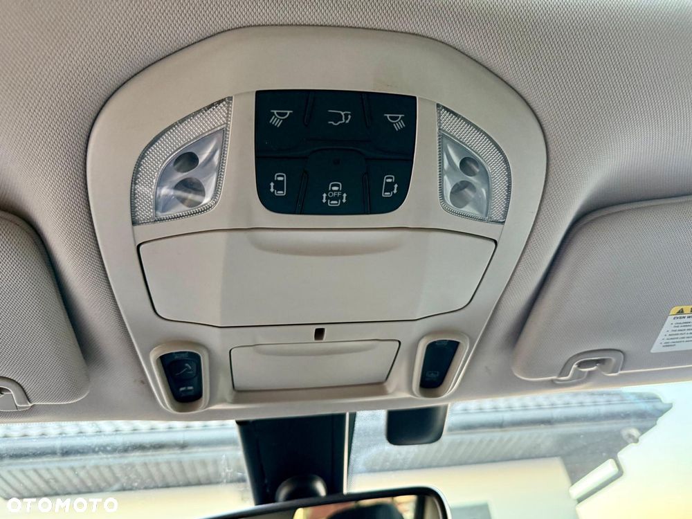 Chrysler Pacifica - 23