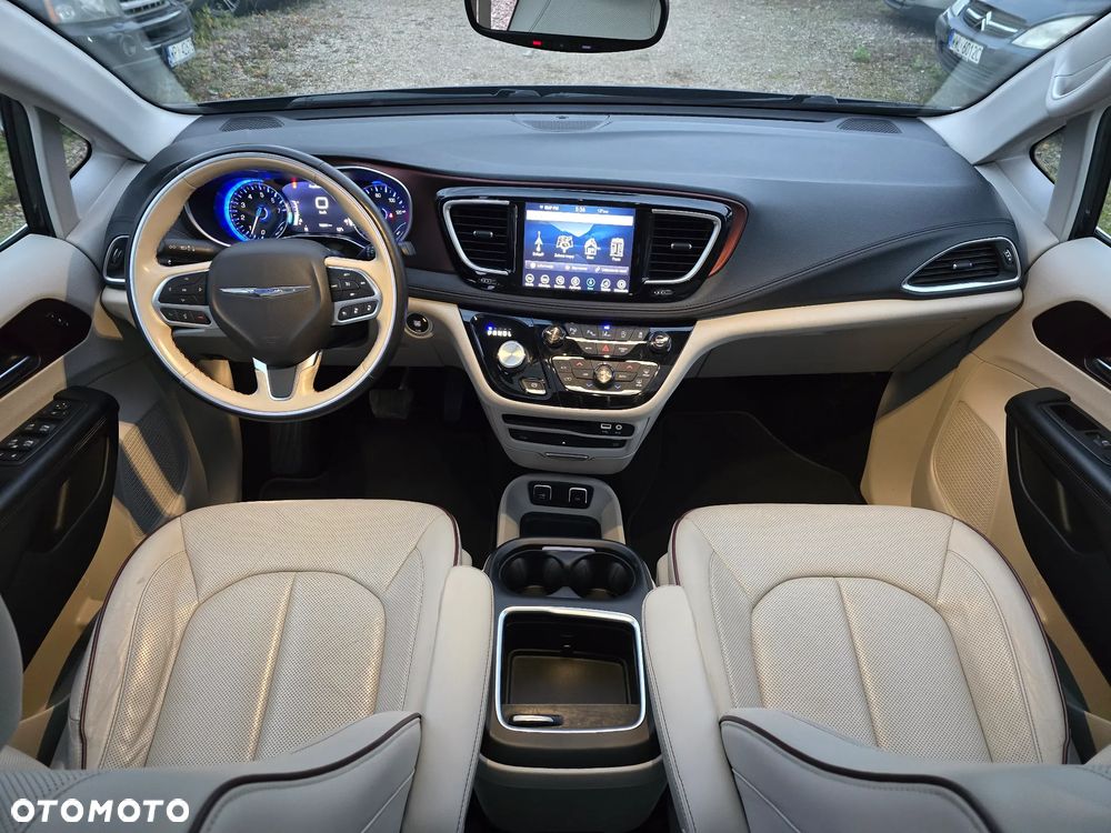 Chrysler Pacifica - 22