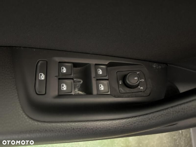 Volkswagen Passat - 12