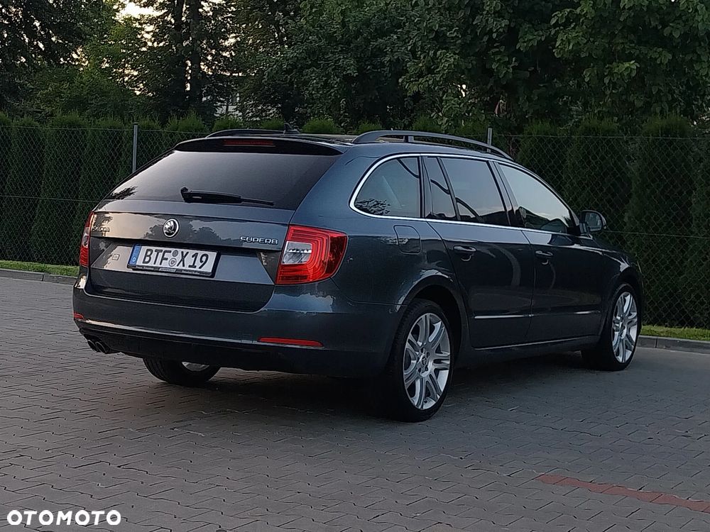 Skoda Superb 2.0 TDI DSG Exclusive - 3