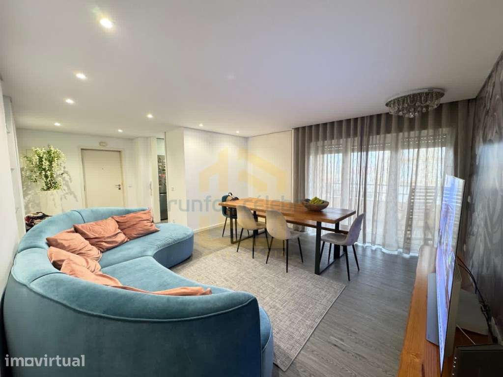 Apartamento T2 Totalmente Renovado com lugar de garagem a 100mt da ... - Grande imagem: 3/48