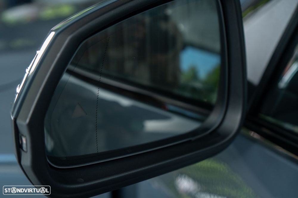 BMW iX2 eDrive20 Pack Desportivo M - 31