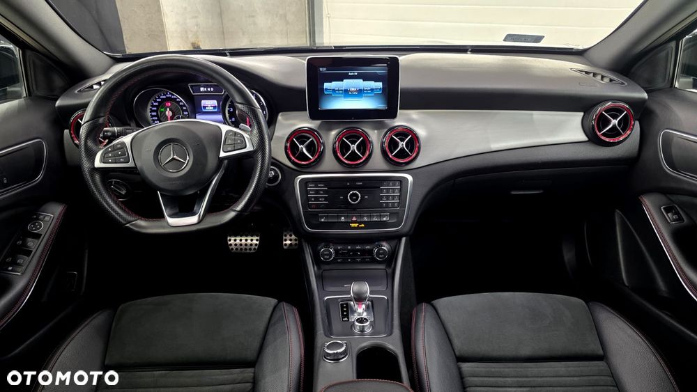 Mercedes-Benz GLA - 29