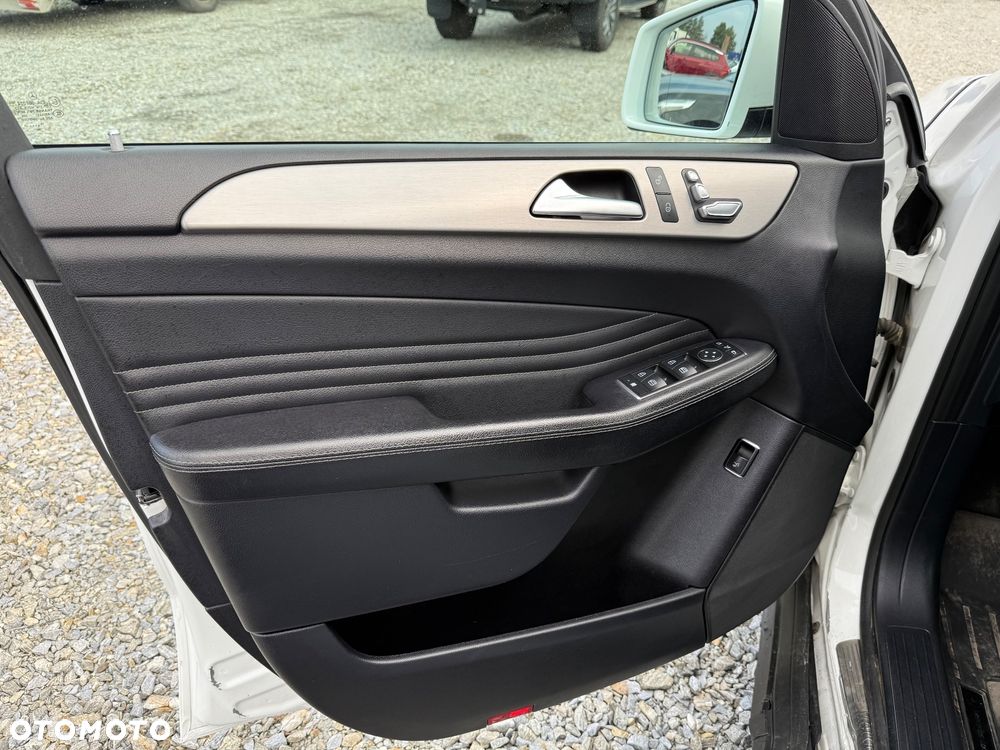 Mercedes-Benz GLE 350 d 4Matic 9G-TRONIC AMG Line - 33