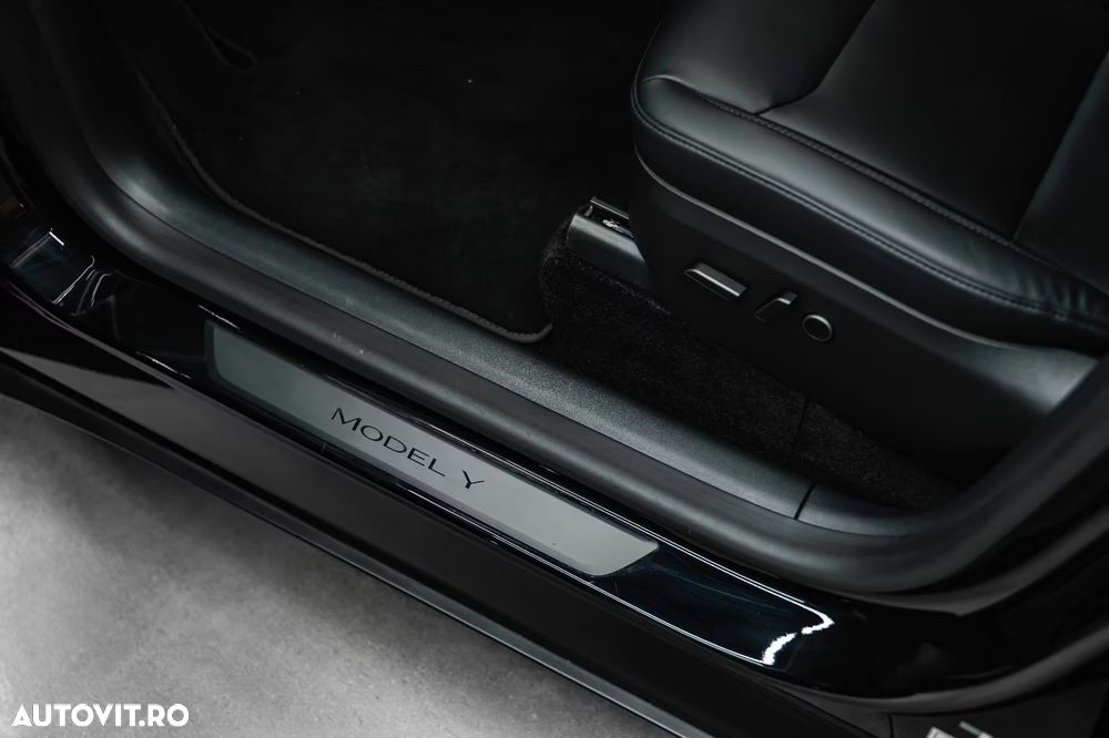 Tesla Model Y - 14