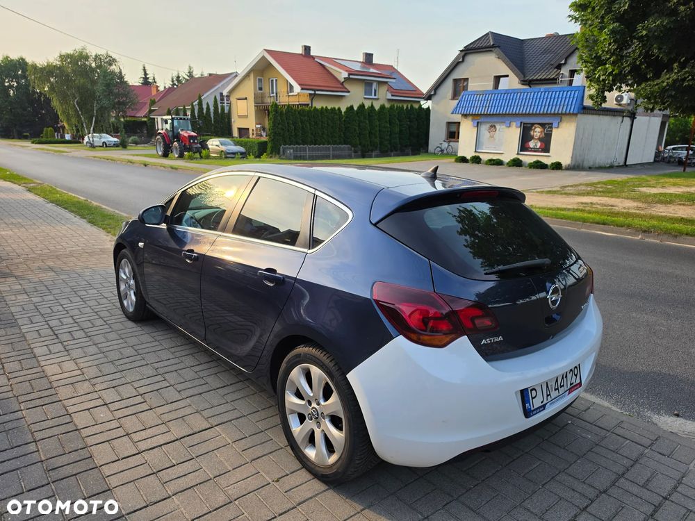 Opel Astra 1.7 CDTI Cosmo - 4