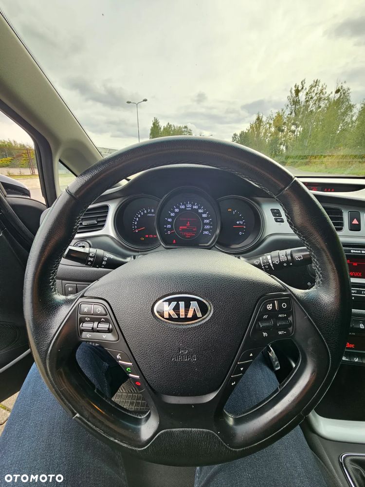 Kia Ceed - 12