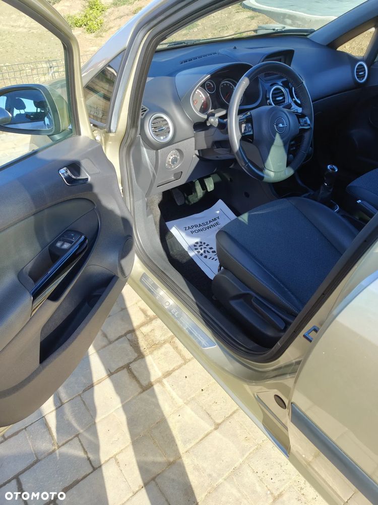 Opel Corsa 1.4 16V Cosmo - 8