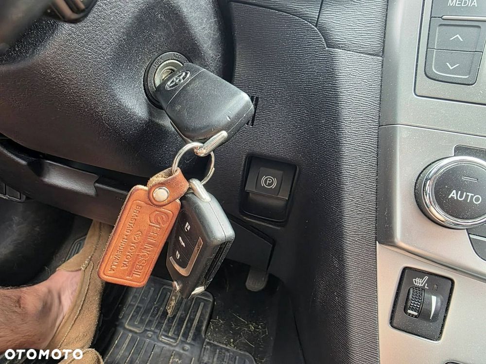 Toyota Avensis 2.0 Premium EU5 - 15