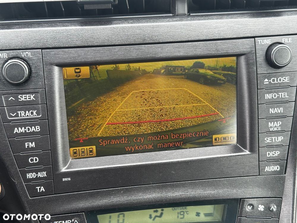 Toyota Prius 1.8 HSD Premium - 33