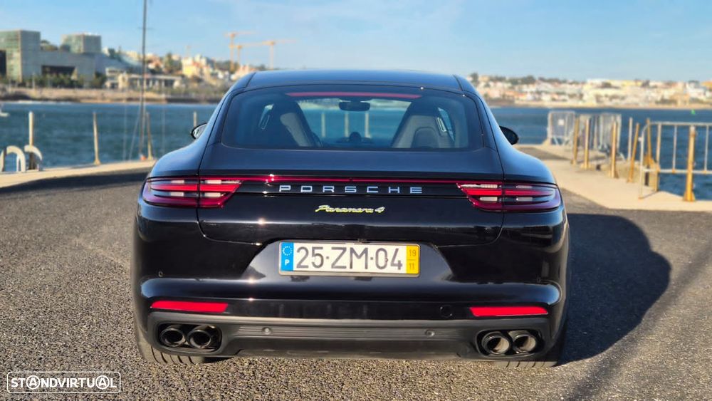 Porsche Panamera 4 E-Hybrid - 11