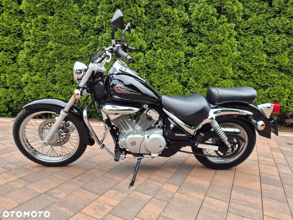 Suzuki Intruder - 2