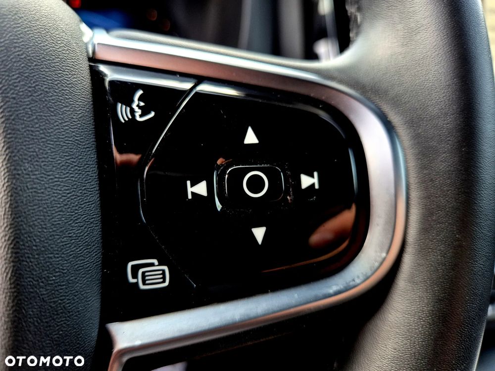 Volvo XC 60 B4 D AWD R-Design - 23