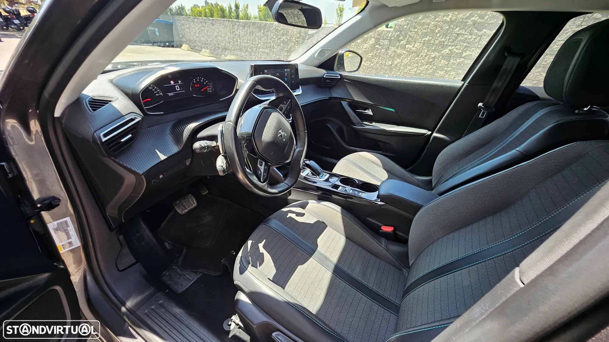 Peugeot 2008 1.2 PureTech Allure EAT8 - 12