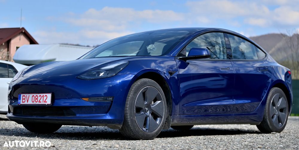 Tesla Model 3 - 4