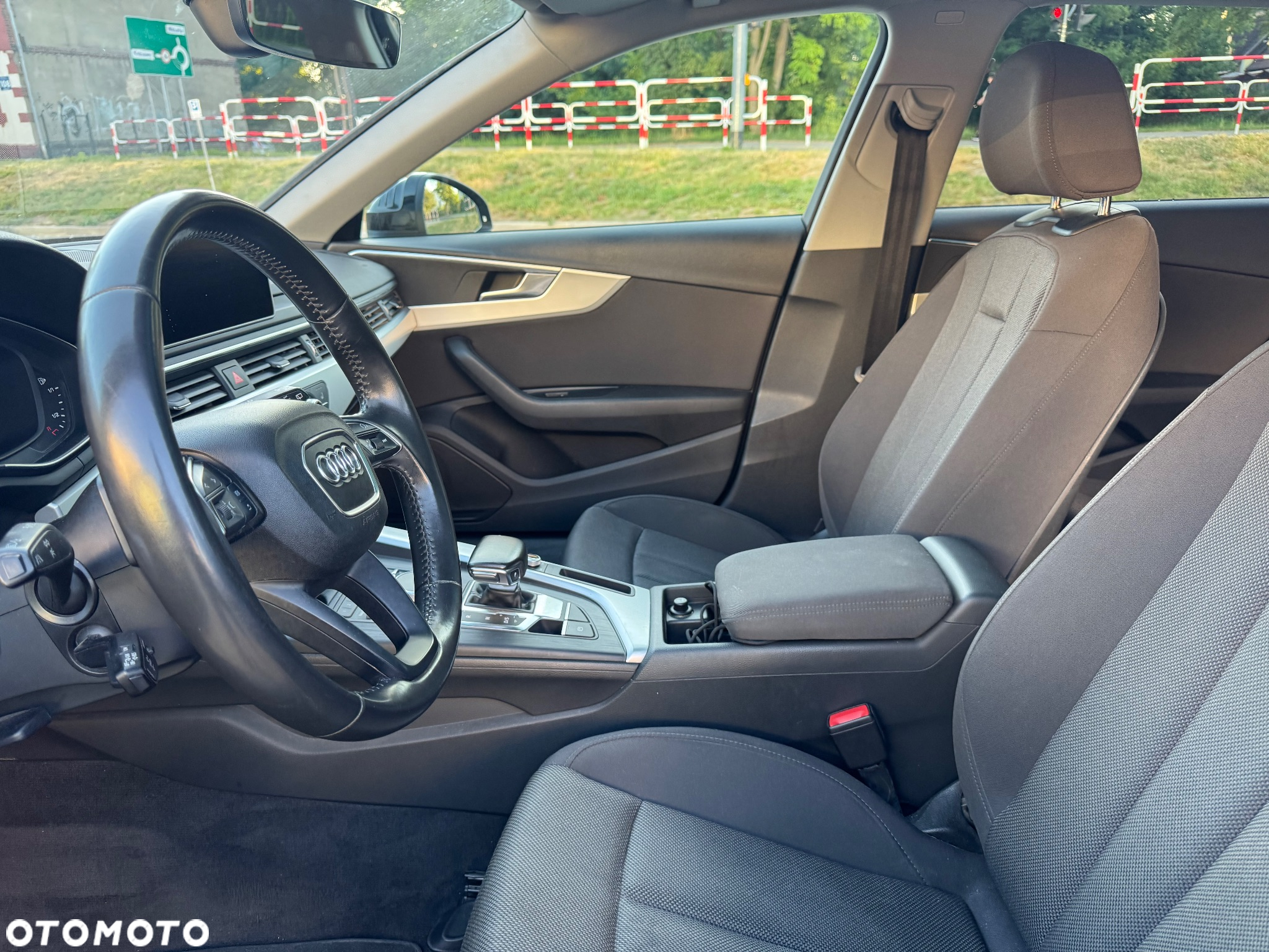 Audi A4 Avant 40 TDI quattro S tronic - 16