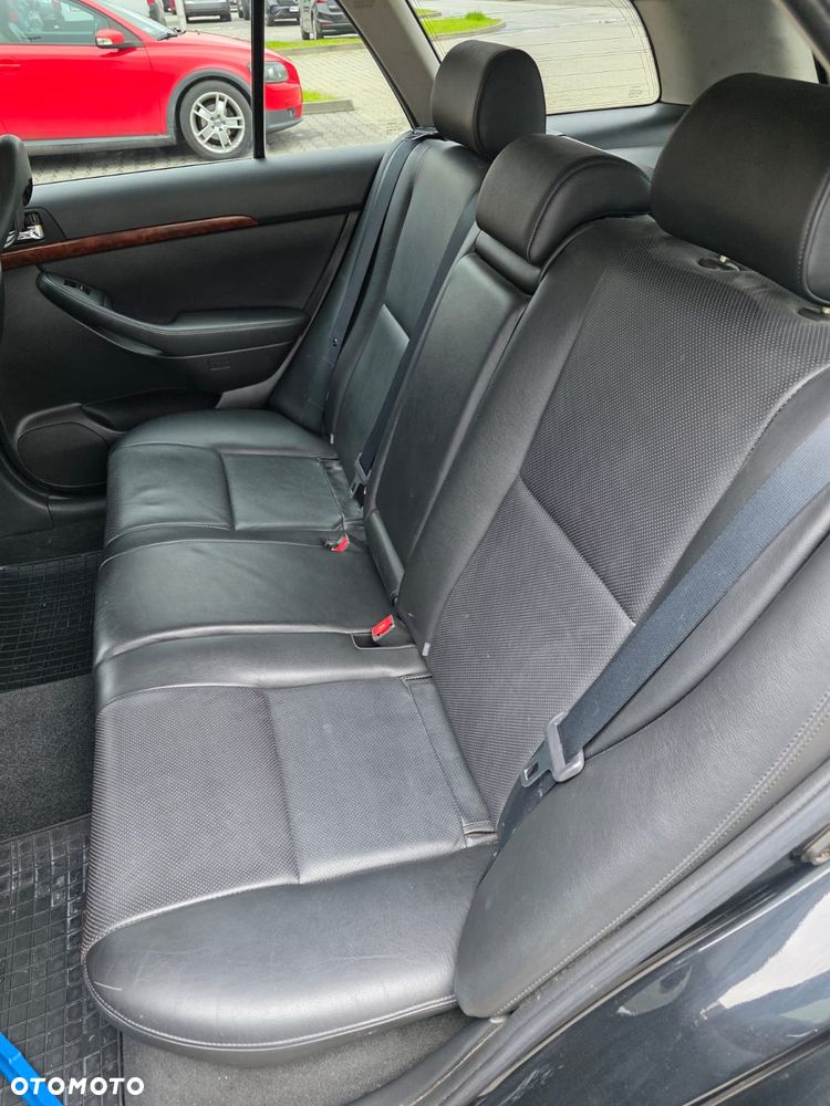 Toyota Avensis 2.2 D-4D Prestige - 4