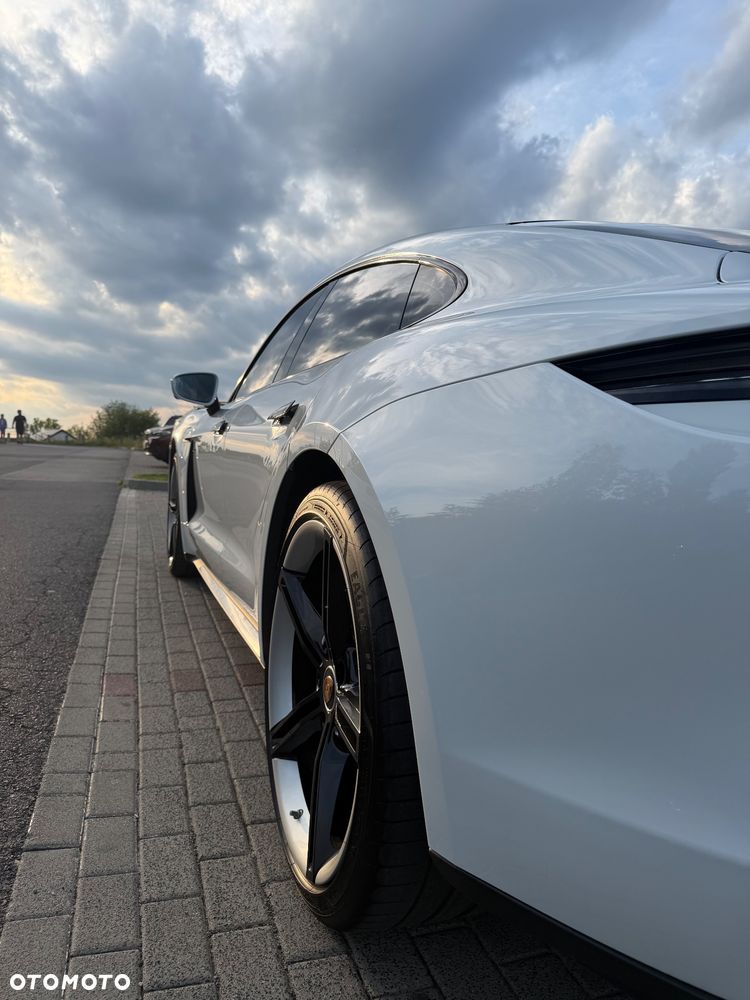 Porsche Taycan - 9