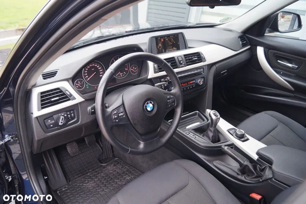 BMW Seria 3 318d DPF Edition Exclusive - 16