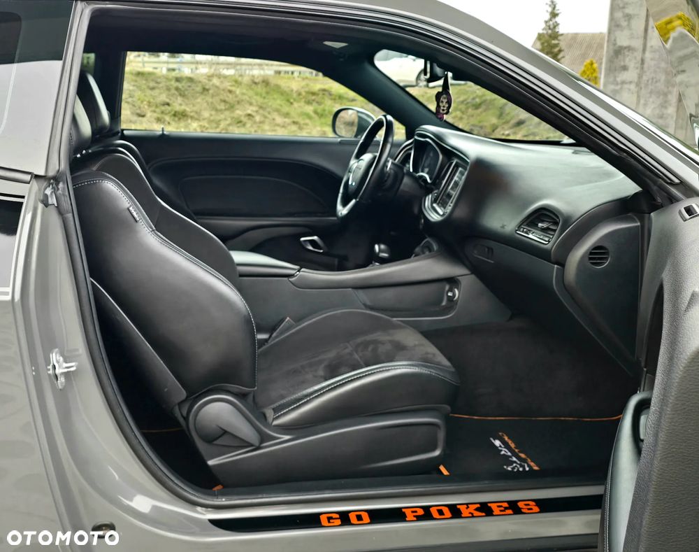 Dodge Challenger - 11