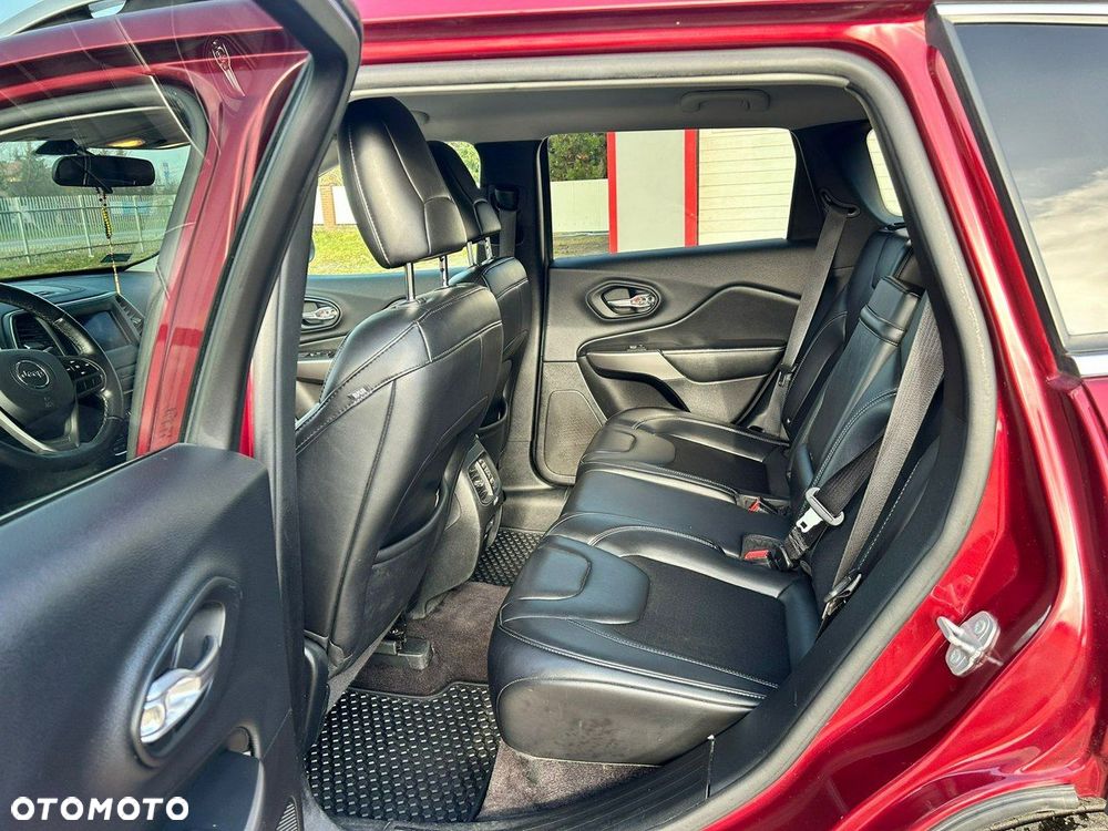 Jeep Cherokee - 19