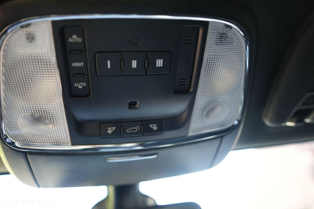 Jeep Grand Cherokee - 21