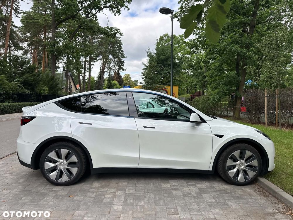 Tesla Model Y - 5
