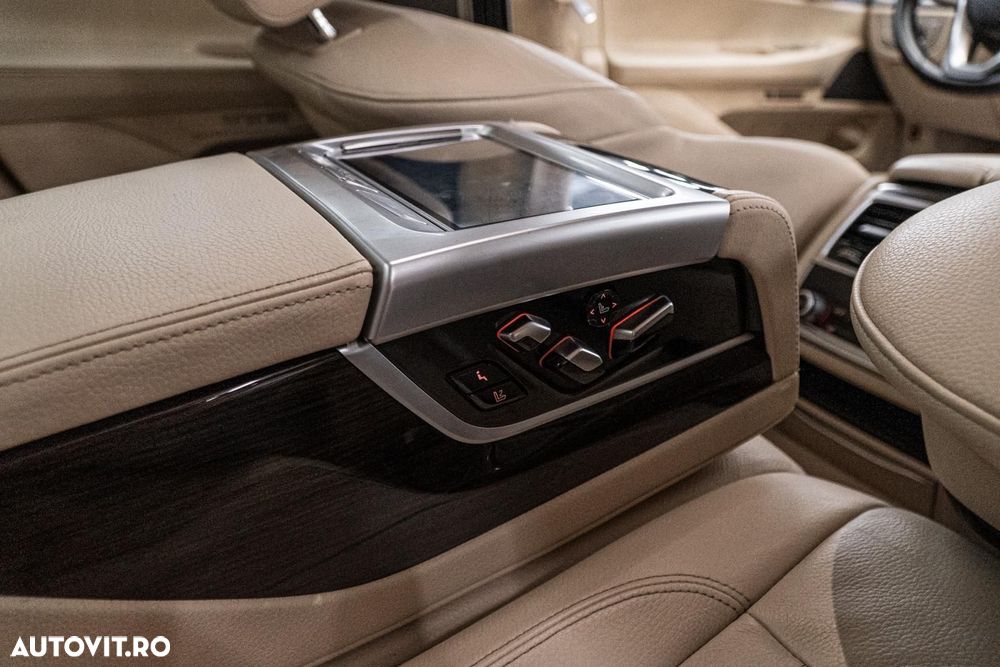 BMW Seria 7 740e iPerformance - 31