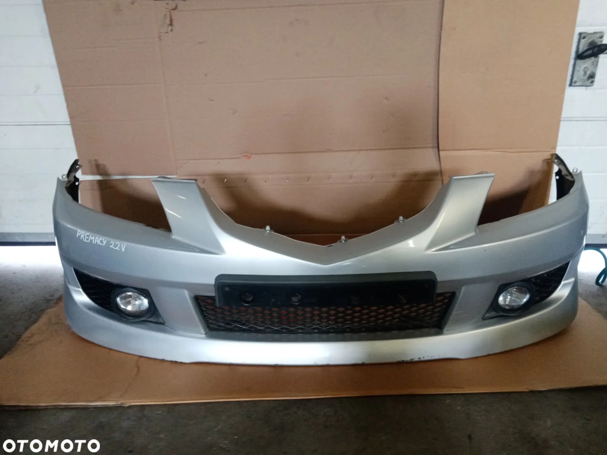 Zderzak przód przedni Mazda Premacy 22V - 1