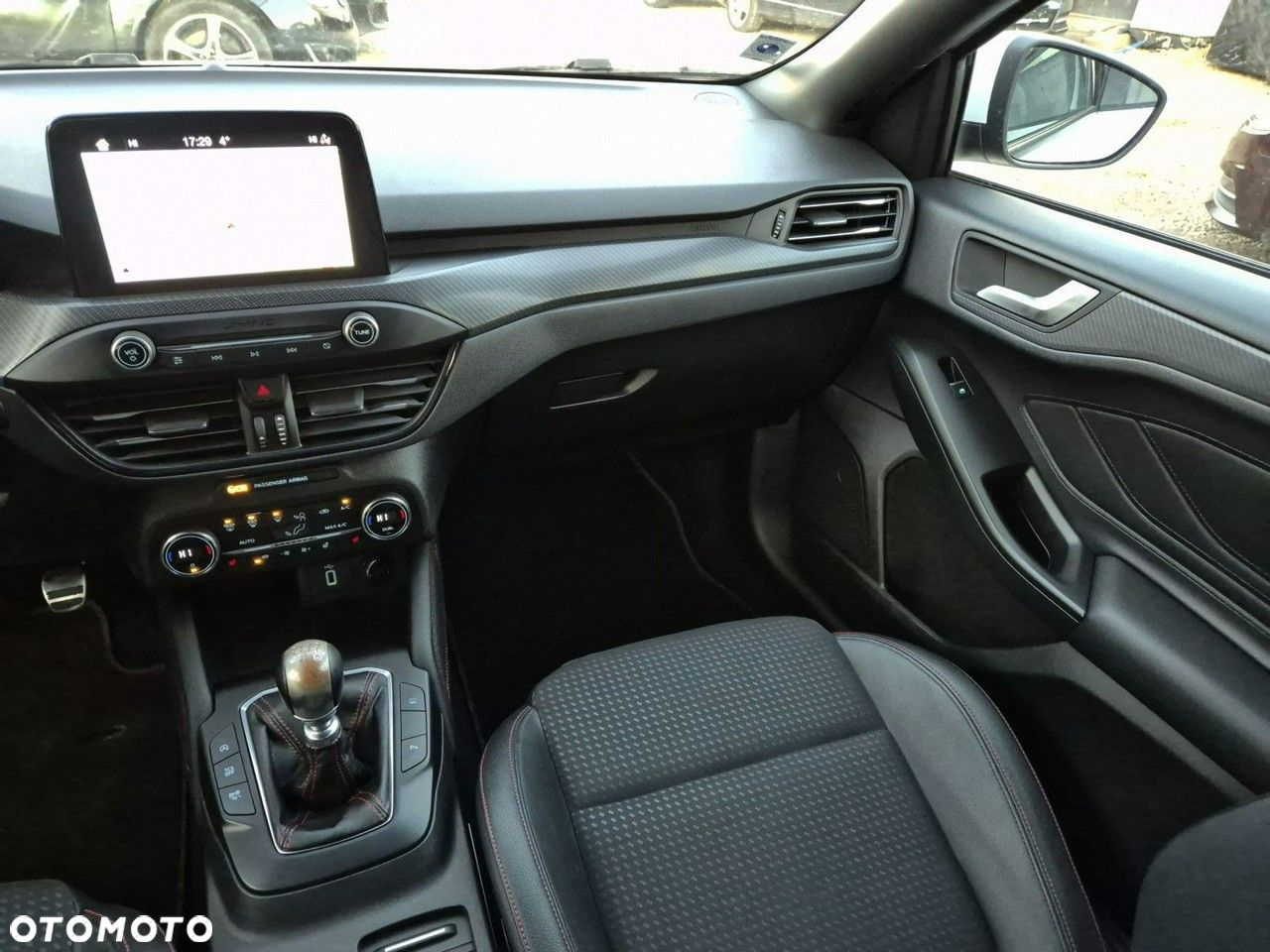 Ford Focus - 30