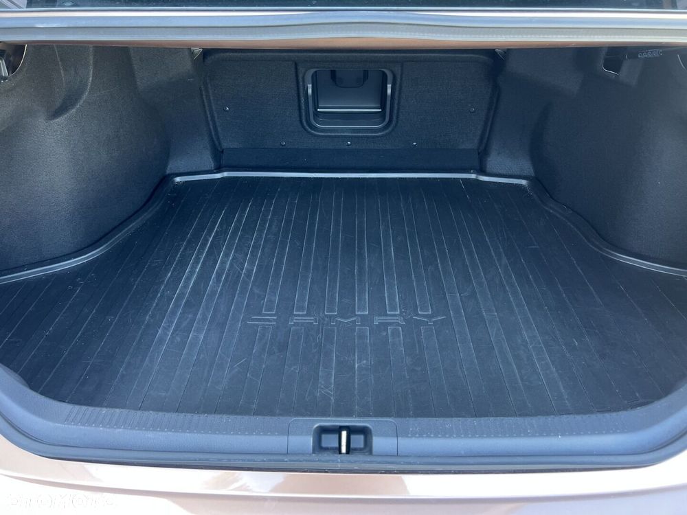 Toyota Camry - 30