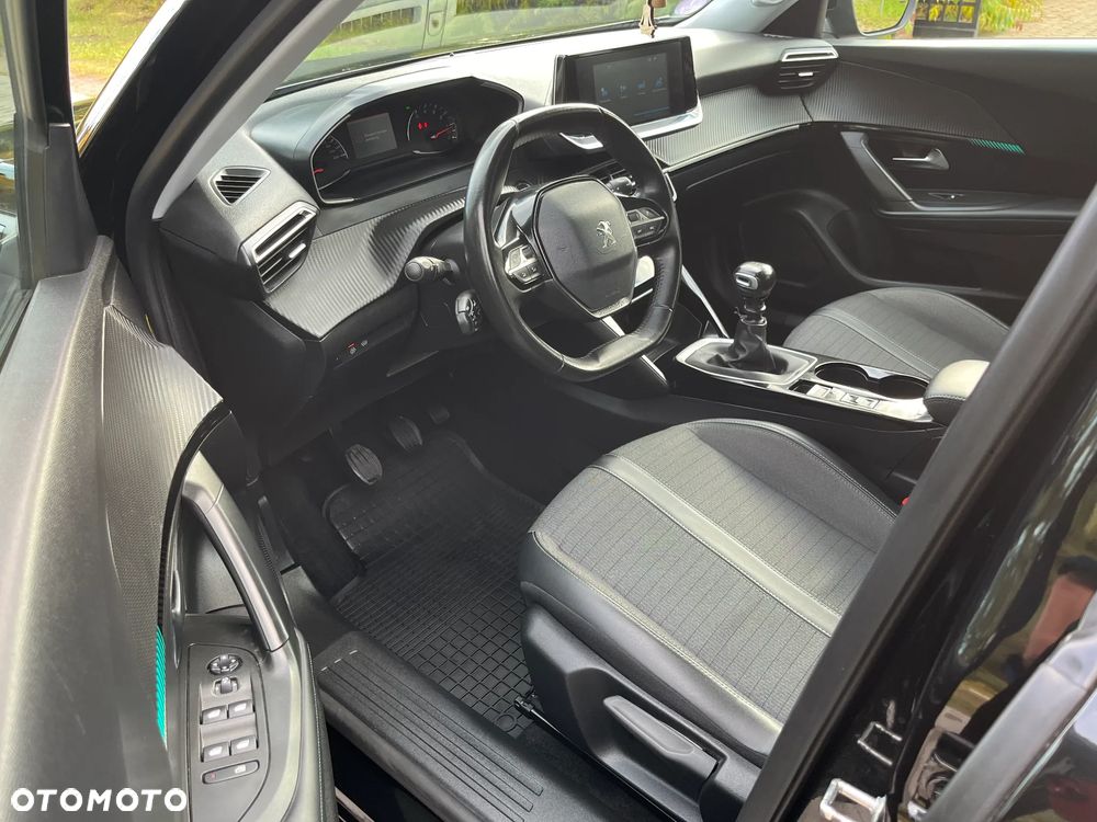 Peugeot 2008 1.2 PureTech GT Line S&S - 24