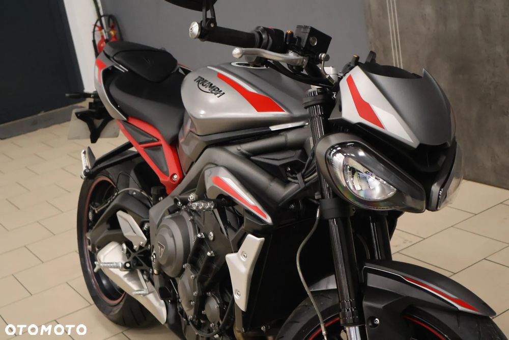 Triumph Street Triple - 10