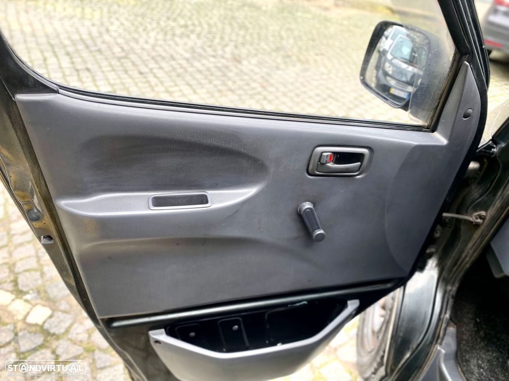 Toyota HiAce 2.4 D LH102L - 11