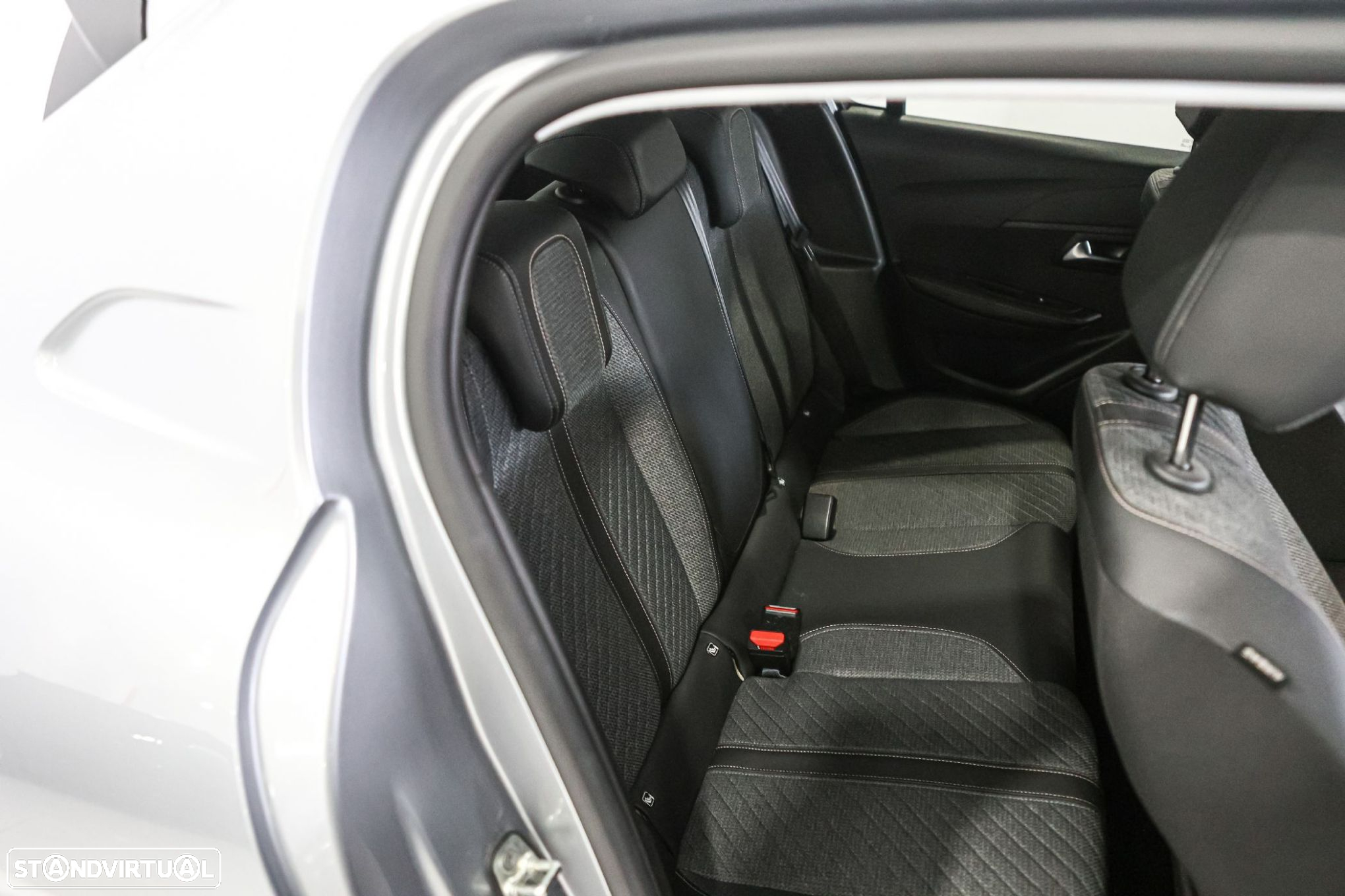 Peugeot 208 1.2 PureTech Allure - 8