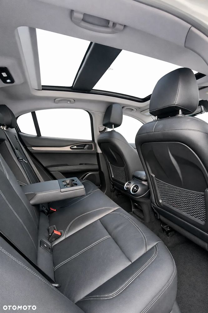 Alfa Romeo Stelvio 2.0 Turbo 16V AT8-Q4 Veloce Ti - 12