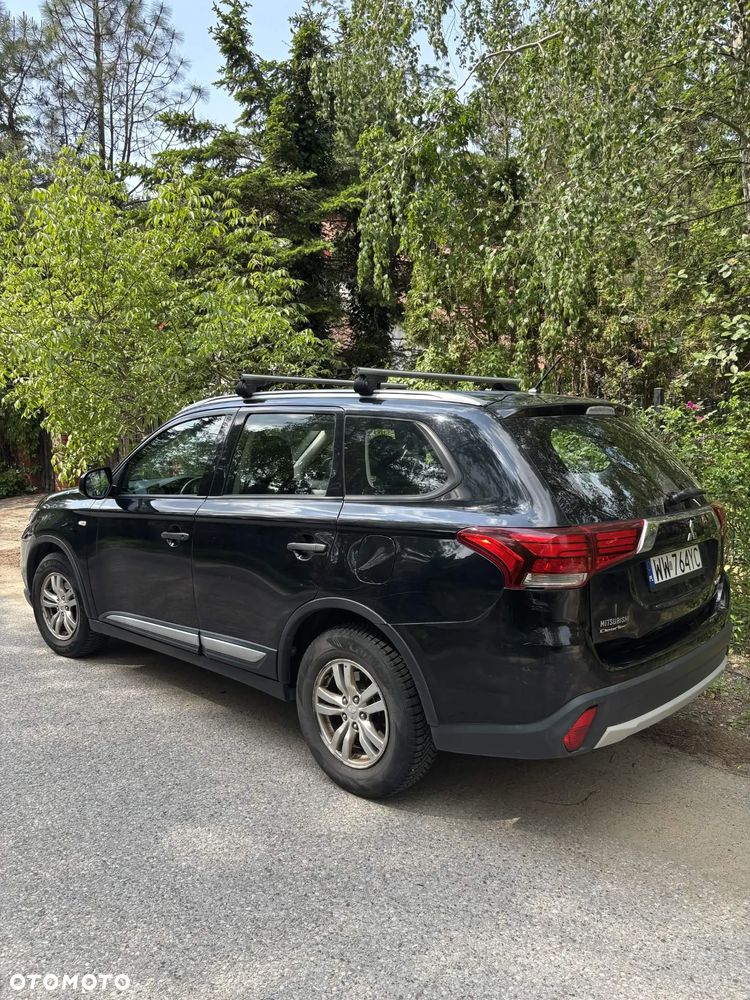 Mitsubishi Outlander 2.0 Invite + 2WD - 2