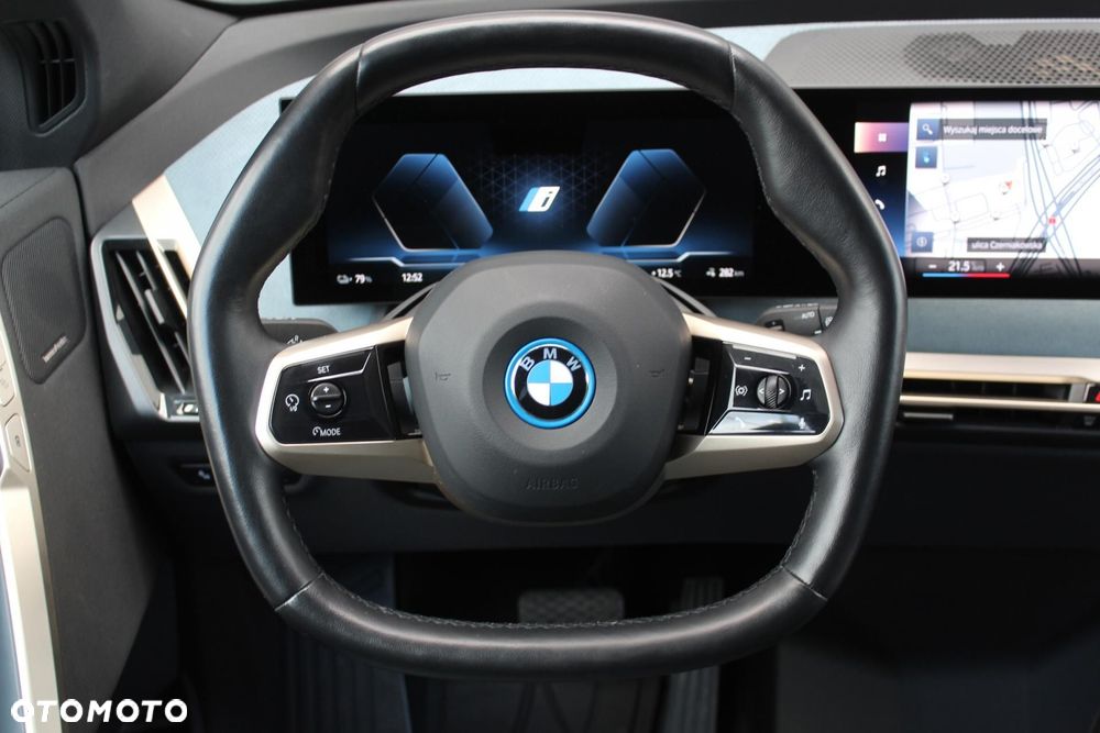 BMW iX - 12
