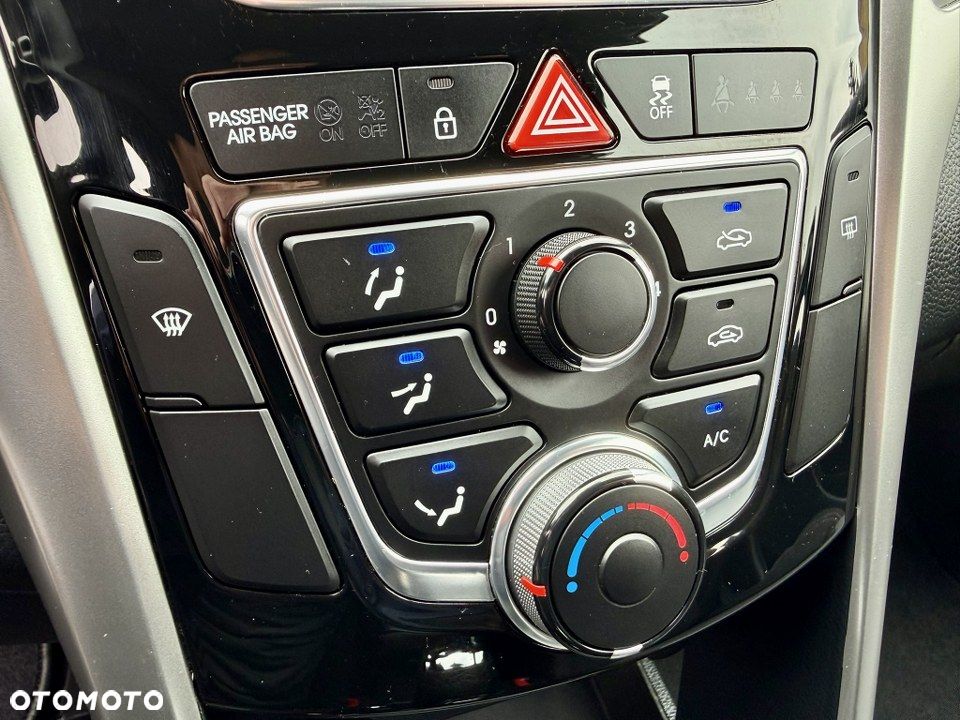 Hyundai i30 blue Kombi 1.6 GDi Passion - 24