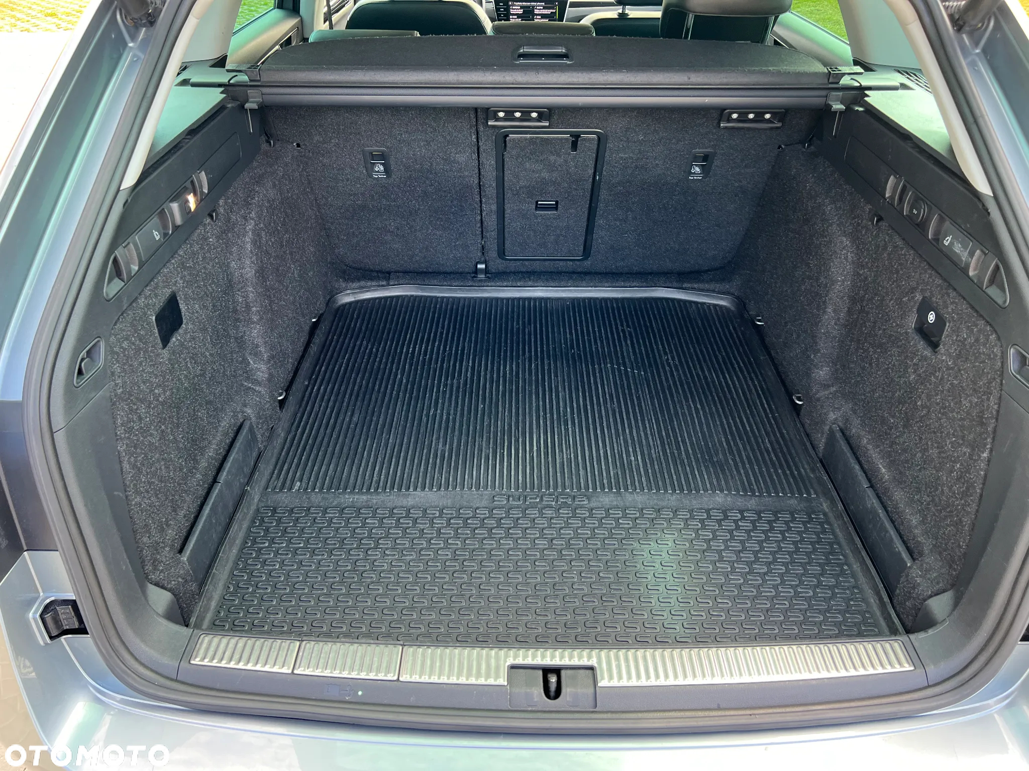 Skoda Superb 2.0 TDI 4x4 L&K DSG - 10