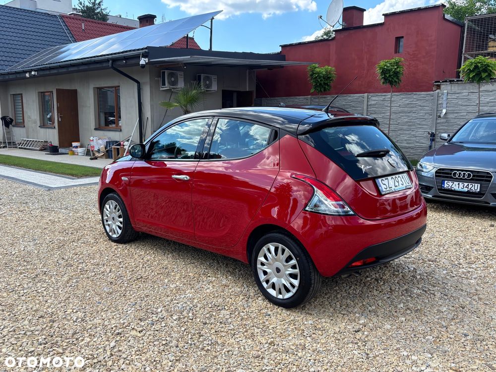 Lancia Ypsilon Y 1.2 8v Black & Red Edition - 7