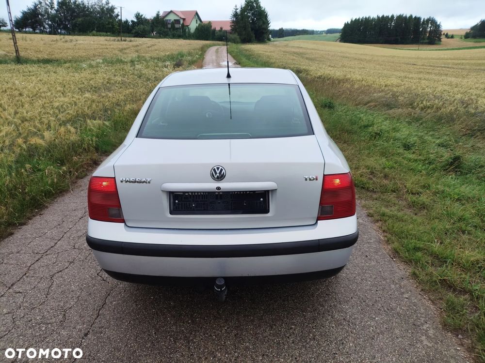 Volkswagen Passat 1.9 TDI Highline - 6