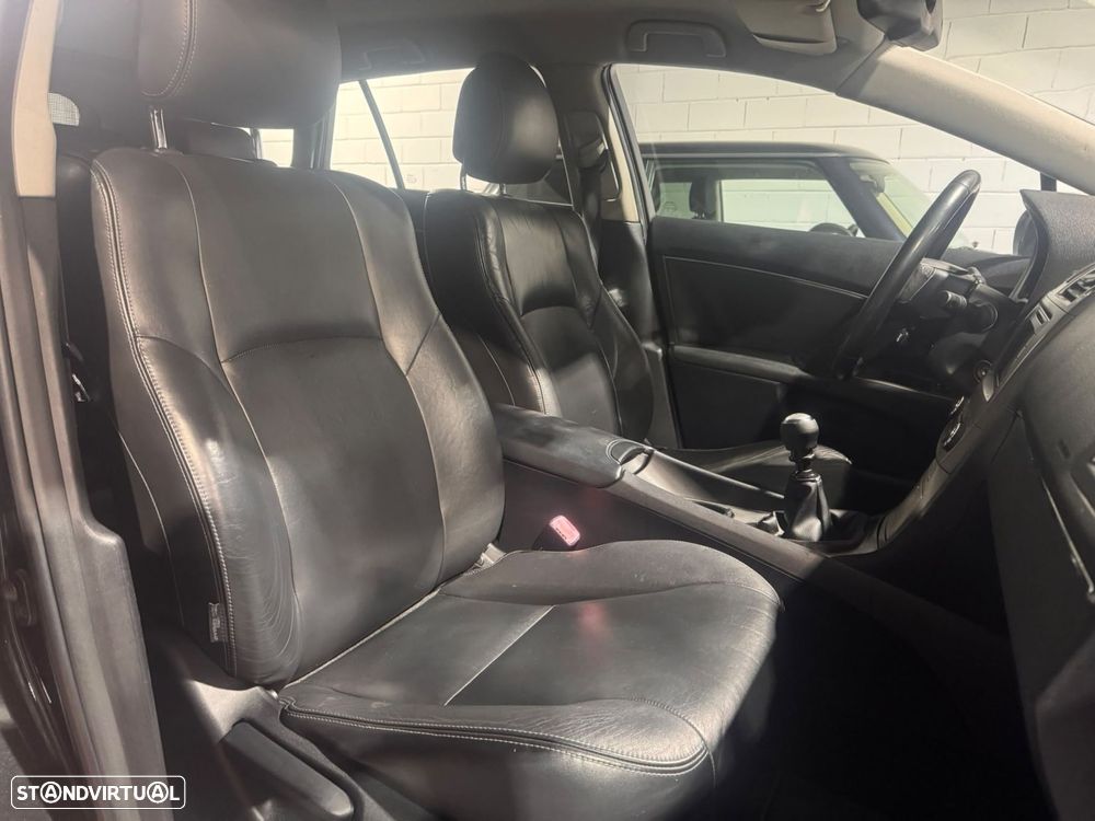 Toyota Avensis SW - 25