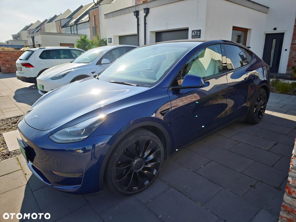 Tesla Model Y Performance AWD - 12
