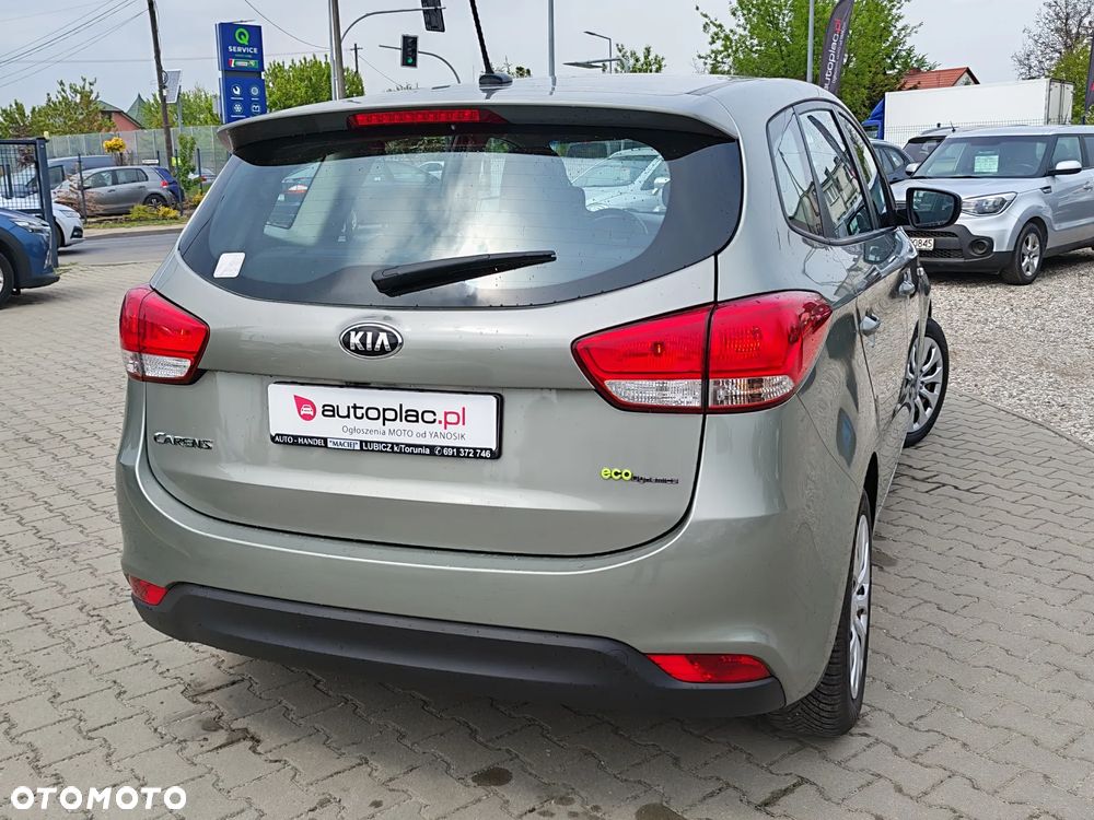 Kia Carens - 8