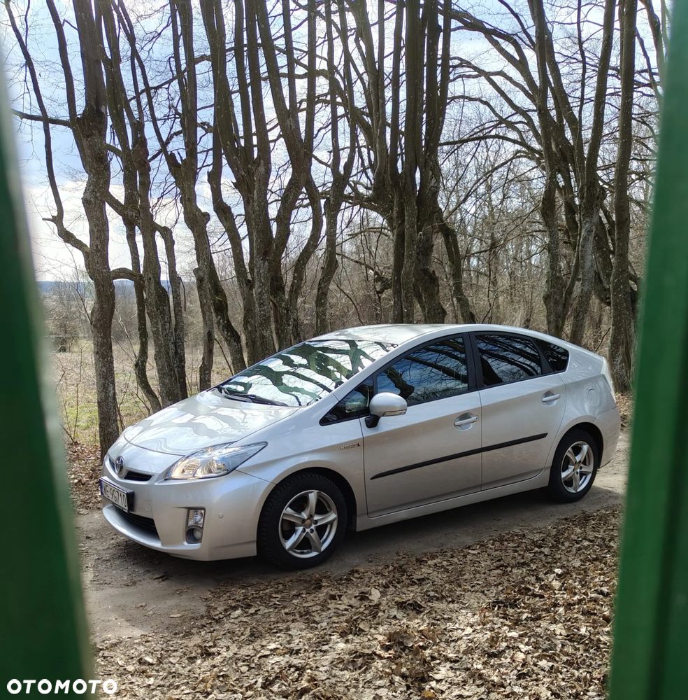 Toyota Prius (Hybrid) - 32