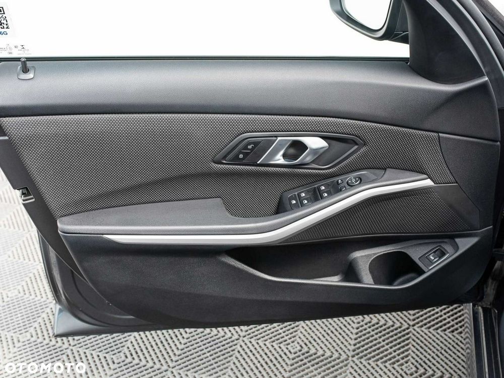 BMW Seria 3 318i - 10