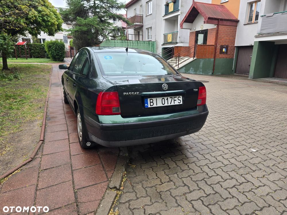 Volkswagen Passat 1.9 TDI Highline - 2