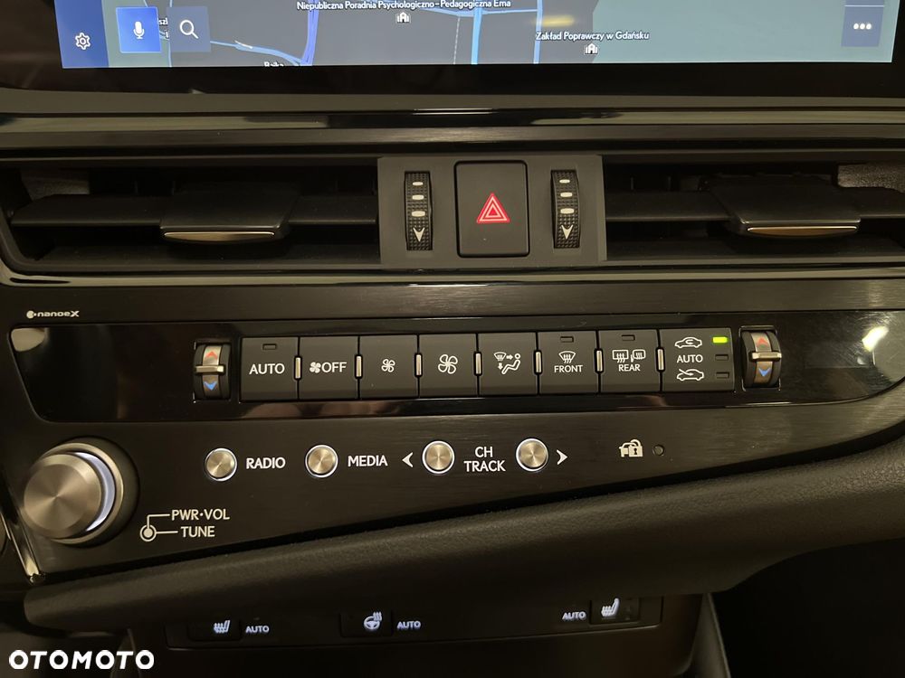 Lexus ES 300h Business Edition - 22